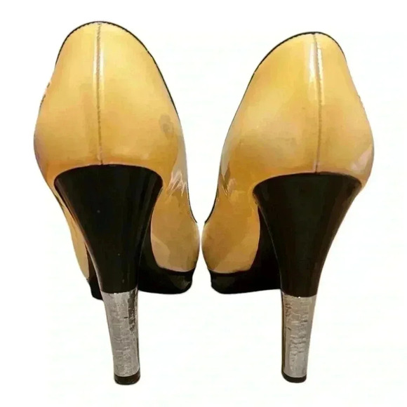 CHANEL Women’s Two Tone Cap Toe Patent Leather Pumps with Metallic Heel. Sz 41.5 - Picture 5 of 12